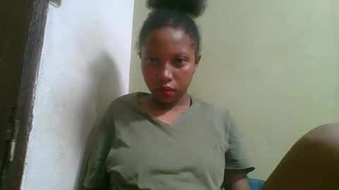 Snapshot of rinah654271 chatting on April 21, 2:51 am rinah654271 online show from April 21, 2:51 am