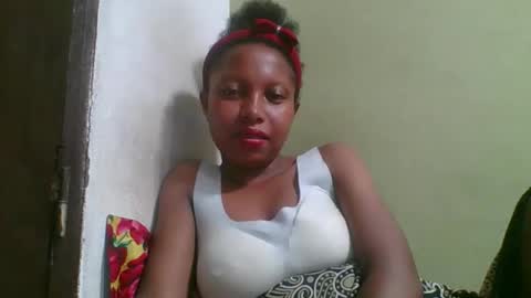 Snapshot of rinah654271 chatting on April 21, 3:17 pm rinah654271 online show from April 21, 3:17 pm