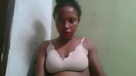 Snapshot of rinah654271 chatting on April 27, 2:48 pm rinah654271 online show from April 27, 2:48 pm