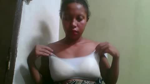 Snapshot of rinah654271 chatting on April 28, 2:33 pm rinah654271 online show from April 28, 2:33 pm