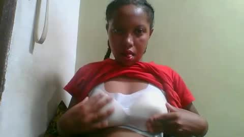 Snapshot of rinah654271 chatting on April 30, 2:40 am rinah654271 online show from April 30, 2:40 am