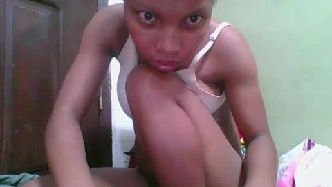 Snapshot of rinah654271 chatting on May 8, 4:01 pm rinah654271 online show from May 8, 4:01 pm