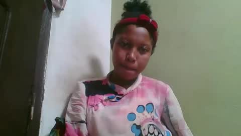 Snapshot of rinah654271 chatting on May 9, 4:06 am rinah654271 online show from May 9, 4:06 am