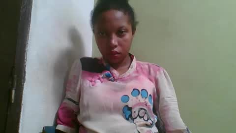 Snapshot of rinah654271 chatting on May 10, 5:23 am rinah654271 online show from May 10, 5:23 am