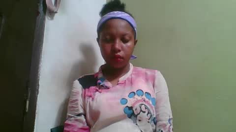 Snapshot of rinah654271 chatting on May 17, 2:20 am rinah654271 online show from May 17, 2:20 am