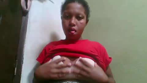 Snapshot of rinah654271 chatting on May 24, 5:45 am rinah654271 online show from May 24, 5:45 am