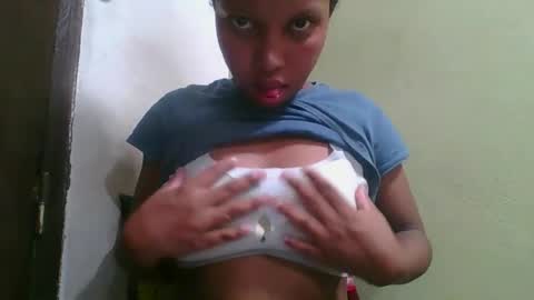Snapshot of rinah654271 chatting on May 28, 2:58 pm rinah654271 online show from May 28, 2:58 pm