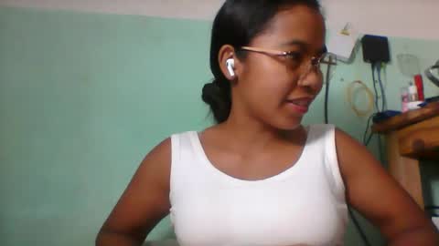 Snapshot of rinah856024 chatting on May 11, 2:45 pm rinah856024 online show from May 11, 2:45 pm