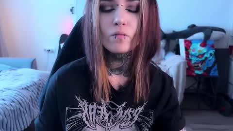   DianaBrite            fansl y online show from February 17, 1:07 pm