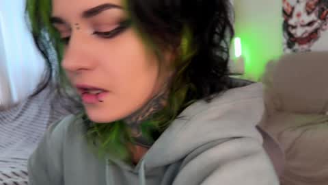   DianaBrite            fansl y online show from March 31, 1:22 pm