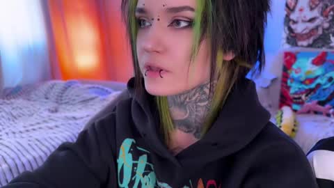   DianaBrite            fansl y online show from April 12, 2:00 pm