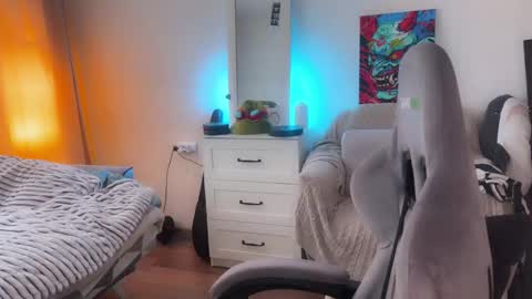 Snapshot of ripper_66 chatting on June 4, 12:55 pm DianaBrite fansl y online show from June 4, 12:55 pm