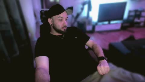 Snapshot of riptid3_ chatting on February 18, 11:41 pm Ask Me online show from February 18, 11:41 pm