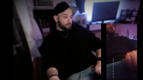 Snapshot of riptid3_ chatting on March 1, 9:59 pm Ask Me online show from March 1, 9:59 pm