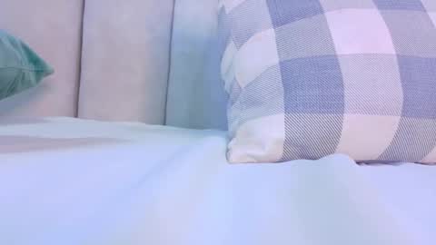 RIRI  online show from February 9, 8:57 pm