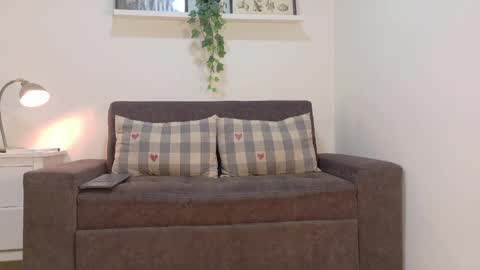 Snapshot of ririibrunette__ chatting on May 6, 12:08 am RIRI online show from May 6, 12:08 am