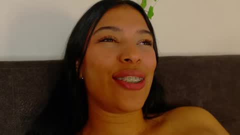 Snapshot of ririibrunette__ chatting on June 11, 12:32 am RIRI online show from June 11, 12:32 am