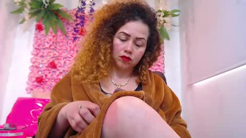 Snapshot of risitos_de_oro_ chatting on April 18, 5:50 pm Risitos De Oro online show from April 18, 5:50 pm