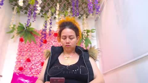 Snapshot of risitos_de_oro_ chatting on May 6, 6:57 pm Risitos De Oro online show from May 6, 6:57 pm