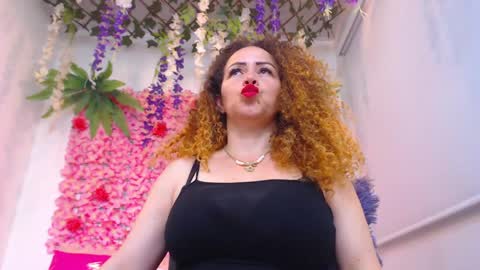 Snapshot of risitos_de_oro_ chatting on May 10, 3:06 pm Risitos De Oro online show from May 10, 3:06 pm