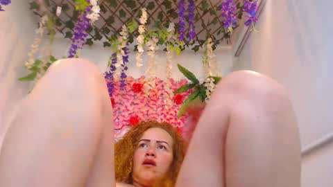 Snapshot of risitos_de_oro_ chatting on May 26, 9:55 pm Risitos De Oro online show from May 26, 9:55 pm