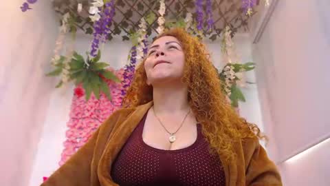 Snapshot of risitos_de_oro_ chatting on June 15, 6:21 pm Risitos De Oro online show from June 15, 6:21 pm
