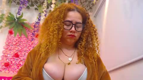 Snapshot of risitos_de_oro_ chatting on July 5, 10:44 am Risitos De Oro online show from July 5, 10:44 am