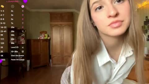 Snapshot of riskykiss chatting on May 31, 1:29 pm Mary online show from May 31, 1:29 pm