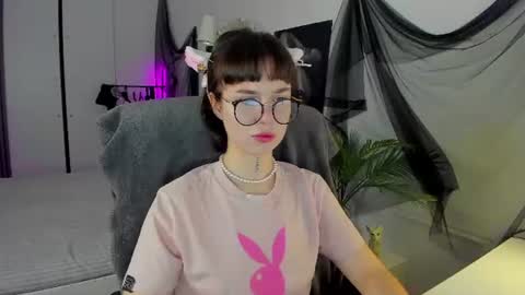 Snapshot of risosweet chatting on June 8, 8:20 pm Alice online show from June 8, 8:20 pm