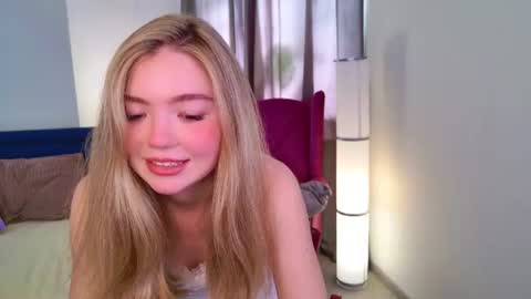 Snapshot of rita__shy chatting on June 19, 2:21 pm Rita online show from June 19, 2:21 pm