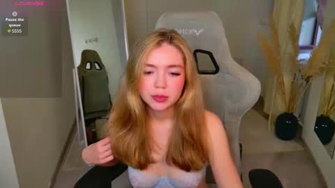 Snapshot of rita__shy chatting on June 30, 6:58 am Rita online show from June 30, 6:58 am