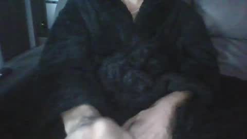 Snapshot of riverbend44 chatting on February 4, 10:24 pm riverbend44 online show from February 4, 10:24 pm