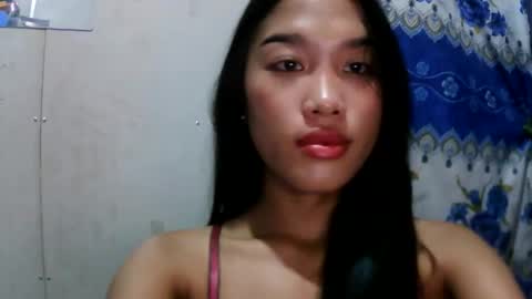 Snapshot of riyu77 chatting on March 19, 10:19 am riyu77 online show from March 19, 10:19 am