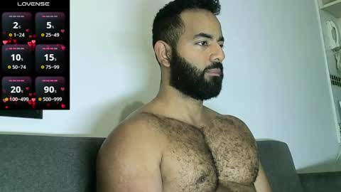 Snapshot of roa32sebas chatting on April 24, 4:31 pm SebasRoa online show from April 24, 4:31 pm