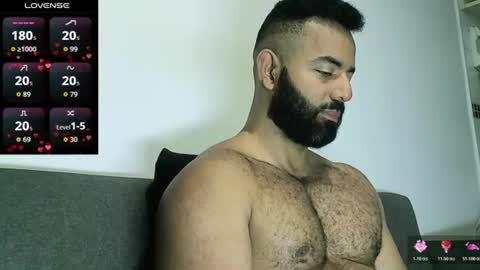 Snapshot of roa32sebas chatting on July 21, 3:25 pm SebasRoa online show from July 21, 3:25 pm