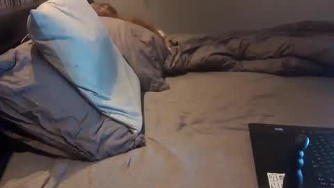 Snapshot of rob35jr chatting on March 28, 10:09 pm rob35jr online show from March 28, 10:09 pm