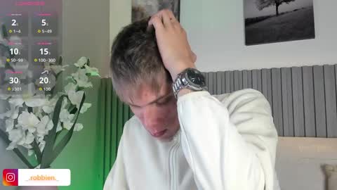 Snapshot of robbinblaze chatting on May 27, 4:53 am Robbin online show from May 27, 4:53 am