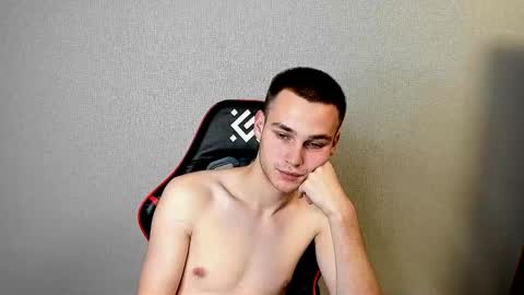 robert10211 online show from November 12, 4:29 pm