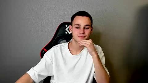 robert10211 online show from November 18, 11:59 pm