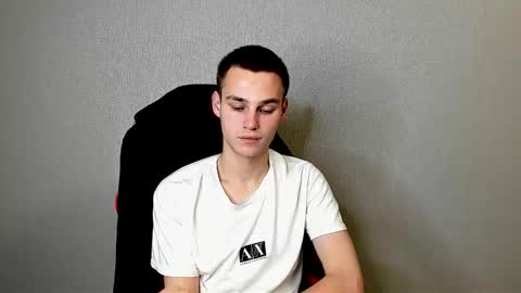 robert10211 online show from November 22, 5:17 am