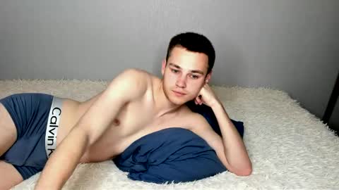 Snapshot of robert10211 chatting on June 9, 1:06 am robert10211 online show from June 9, 1:06 am