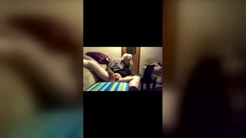 Snapshot of roberthorny69xxx chatting on May 24, 8:58 pm Robert online show from May 24, 8:58 pm