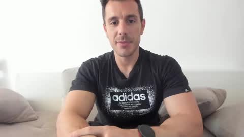 Snapshot of roberto4ever chatting on April 23, 11:31 am roberto4ever online show from April 23, 11:31 am