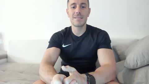Snapshot of roberto4ever chatting on April 29, 8:51 am roberto4ever online show from April 29, 8:51 am