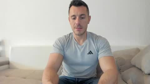 Snapshot of roberto4ever chatting on April 30, 12:11 pm roberto4ever online show from April 30, 12:11 pm