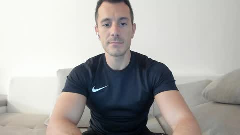 Snapshot of roberto4ever chatting on May 9, 9:36 am roberto4ever online show from May 9, 9:36 am