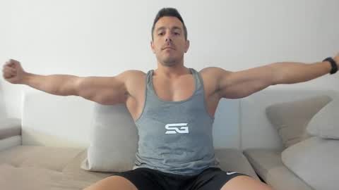 Snapshot of roberto4ever chatting on May 10, 5:12 am roberto4ever online show from May 10, 5:12 am