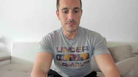 Snapshot of roberto4ever chatting on May 12, 12:02 pm roberto4ever online show from May 12, 12:02 pm