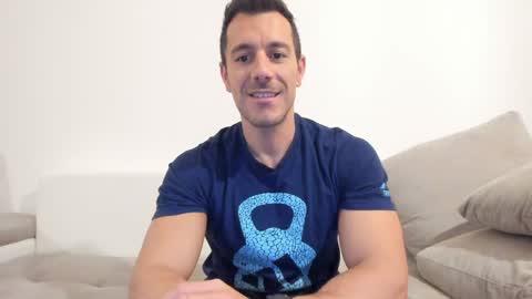 Snapshot of roberto4ever chatting on May 17, 3:04 am roberto4ever online show from May 17, 3:04 am