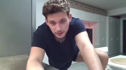 Snapshot of roberto_twink1 chatting on February 4, 6:36 am Roberto online show from February 4, 6:36 am